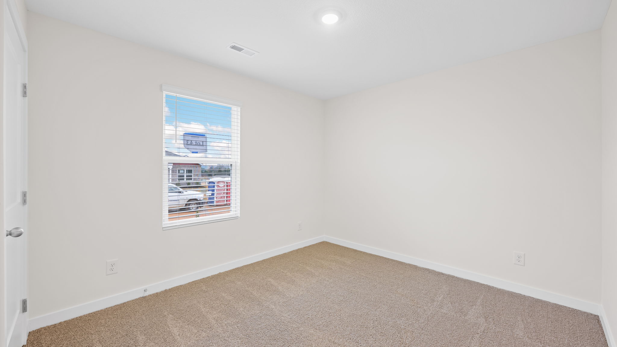 bedroom with single window