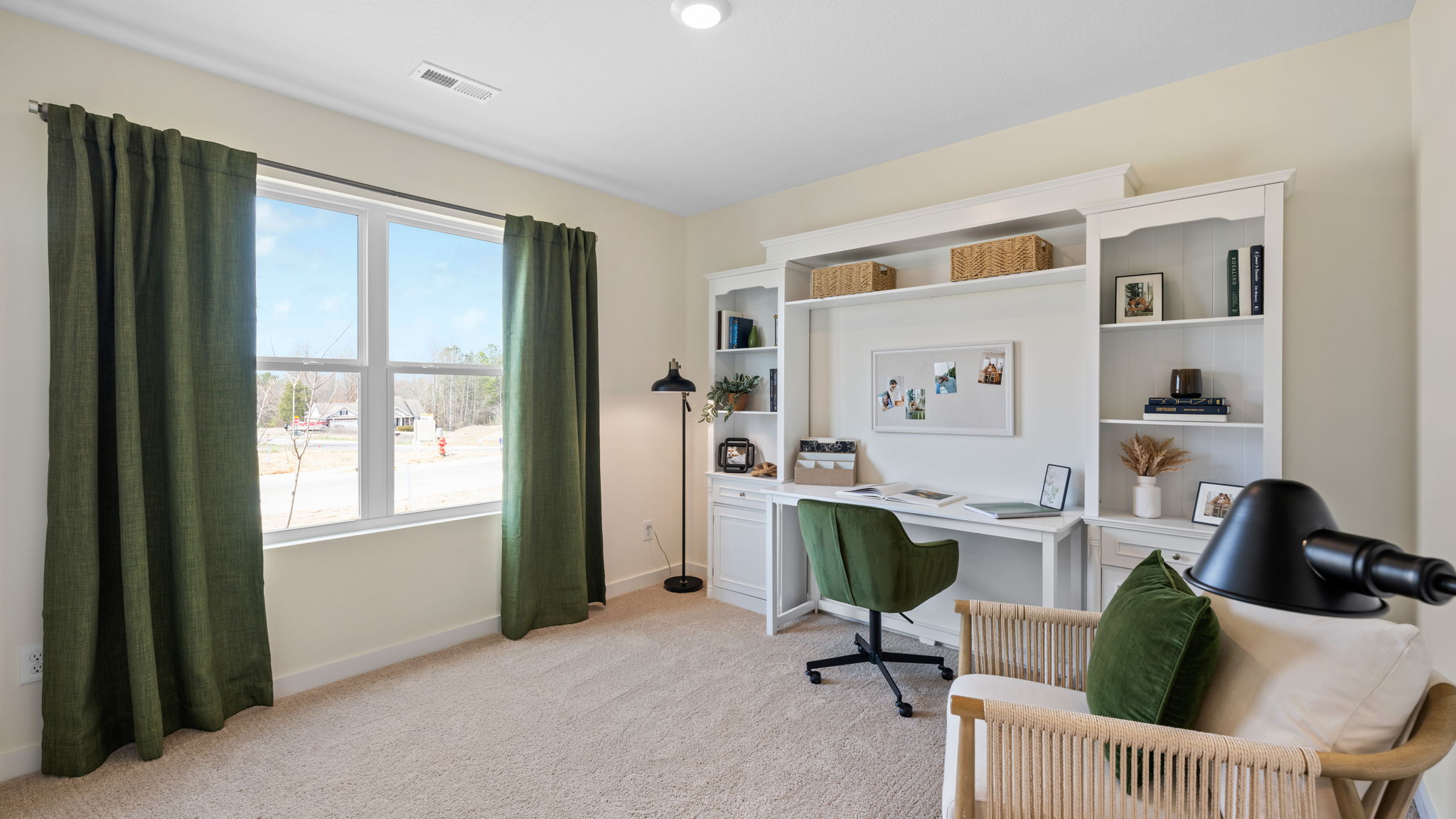 flex room with double window and closet