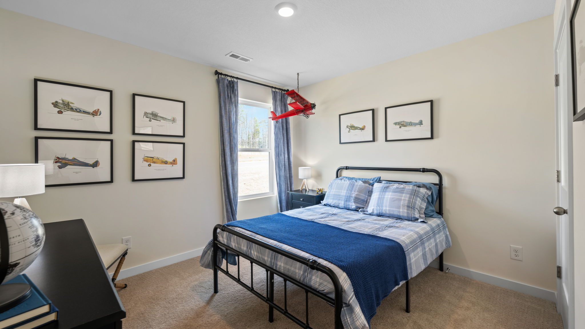 bedroom with single window and closet