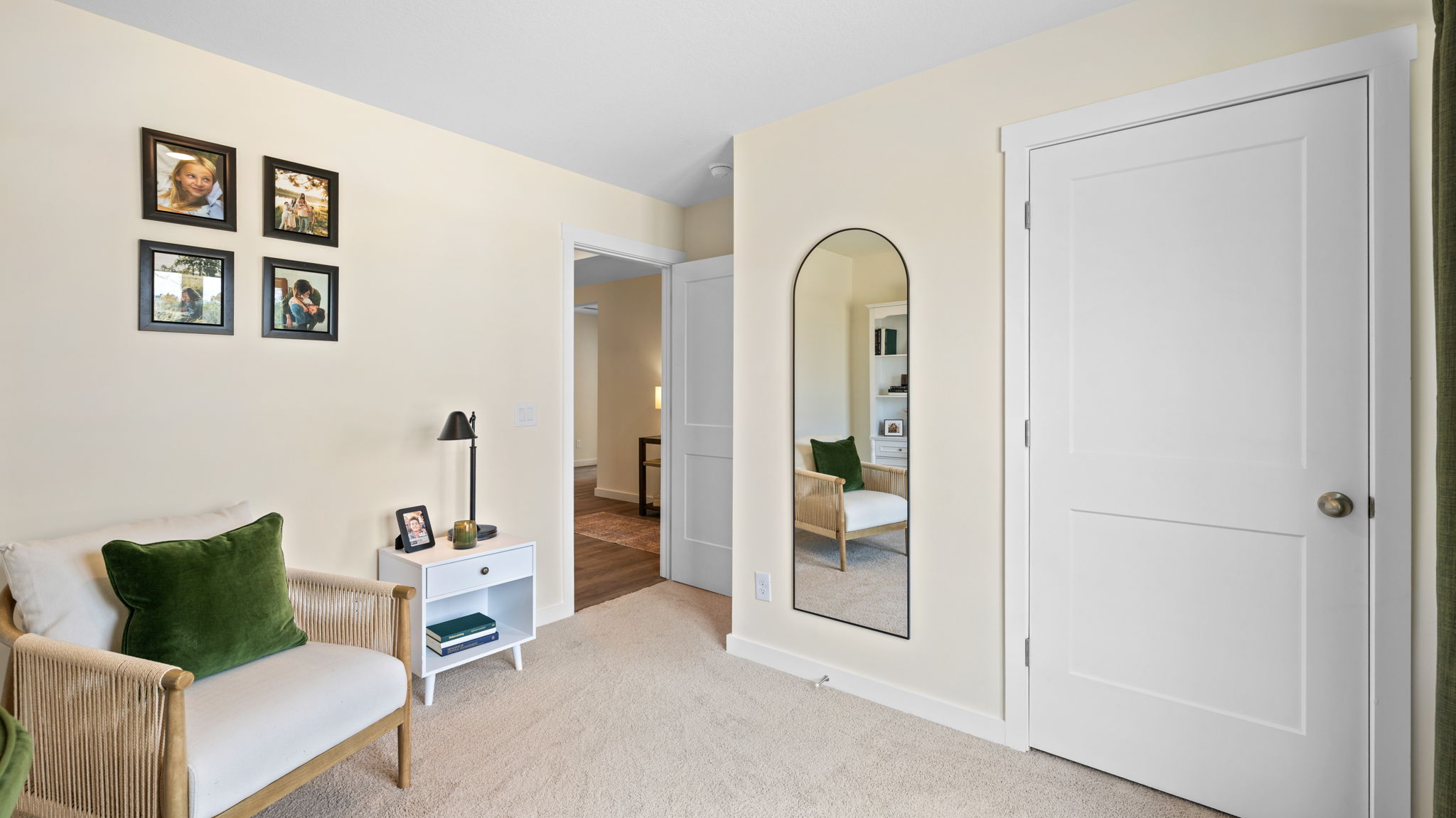 bedroom/ office with double window and closet