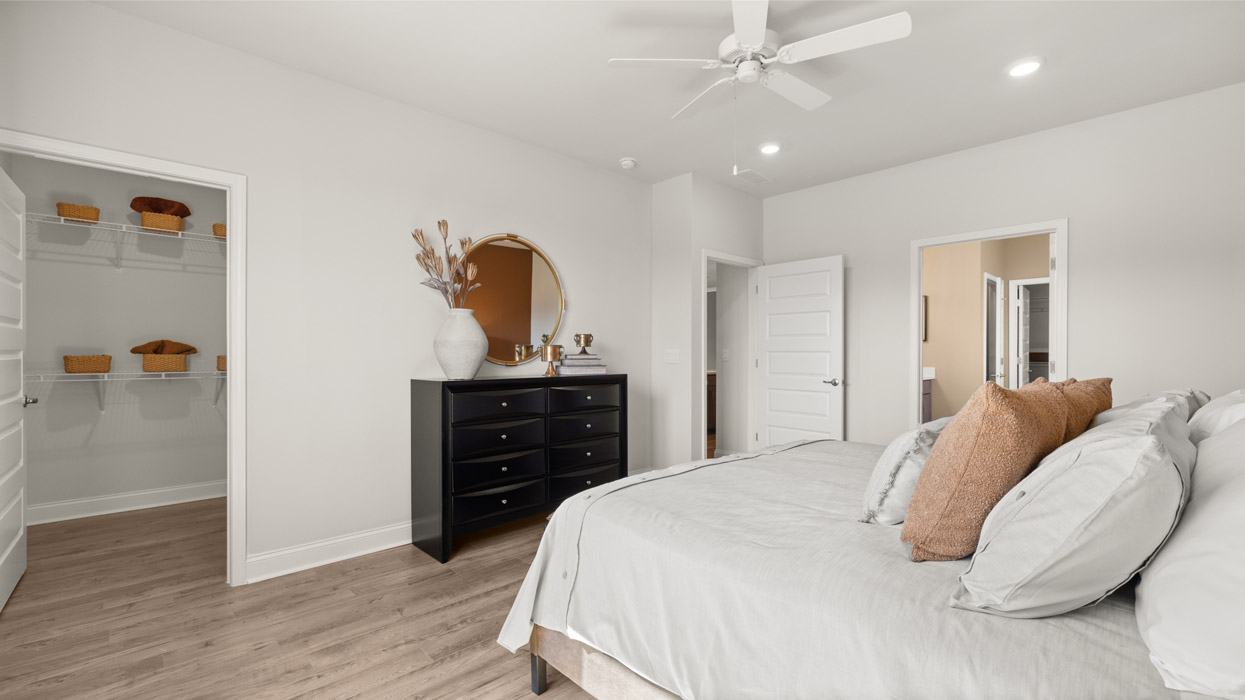 bedroom with closet