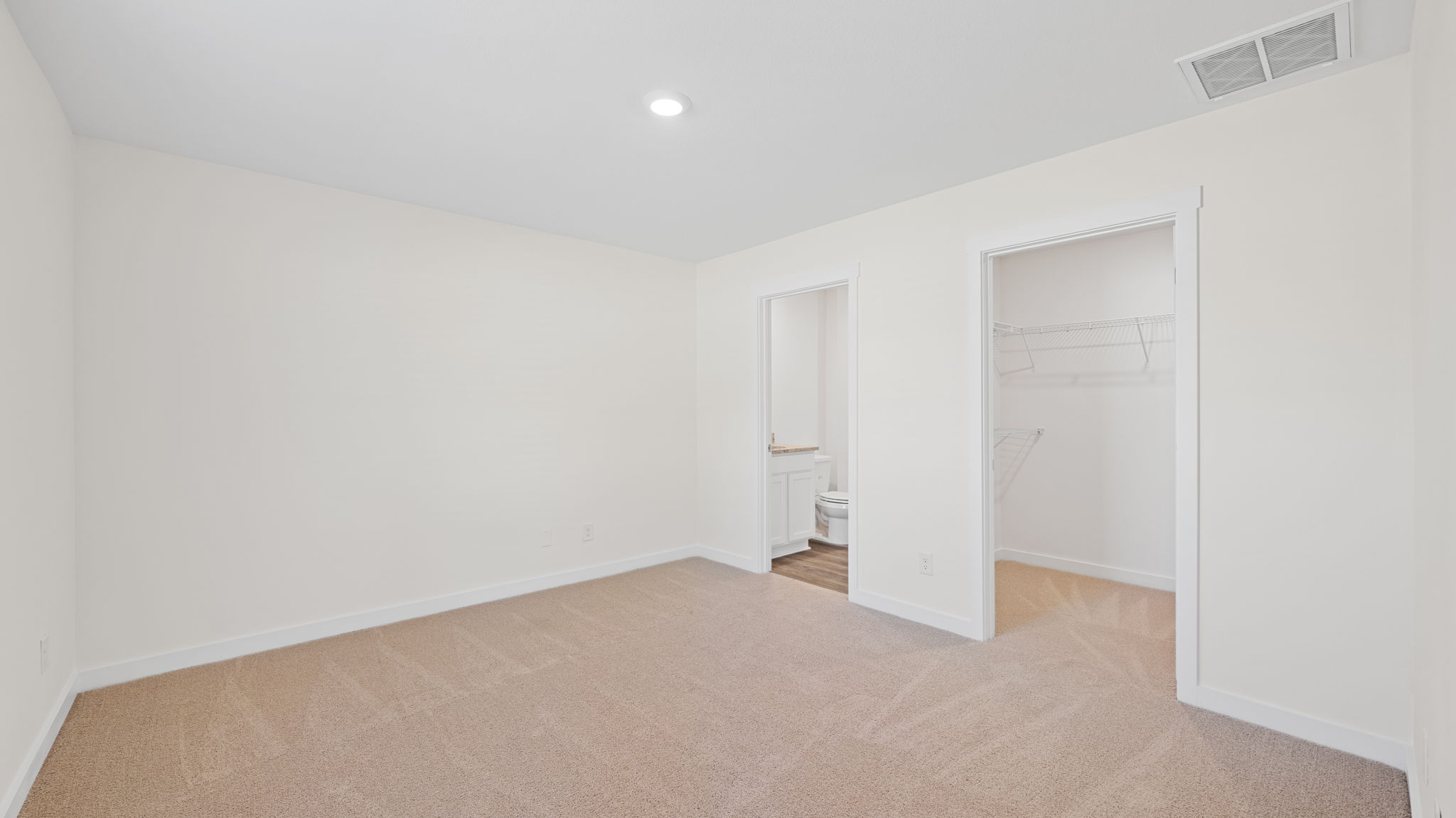 bedroom with carpet and closet
