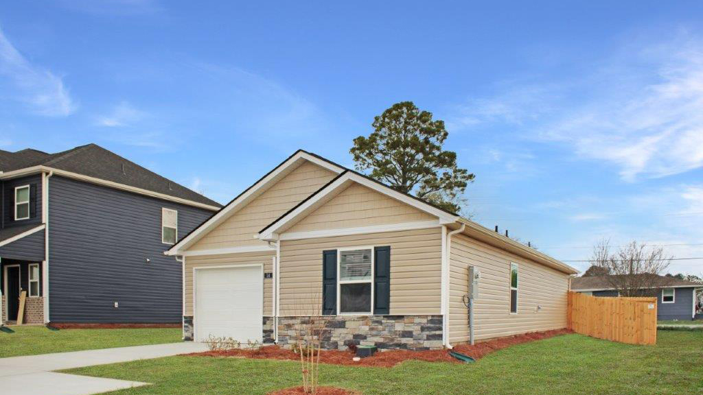 exterior of one story home with one car garage