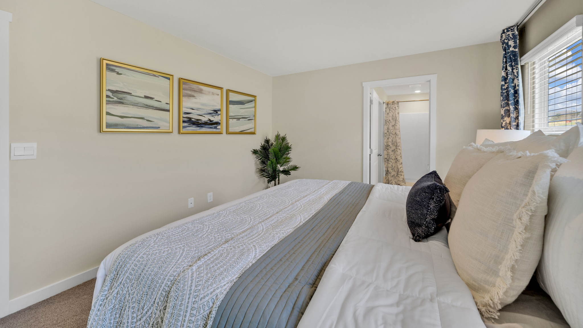 guest room with carpet