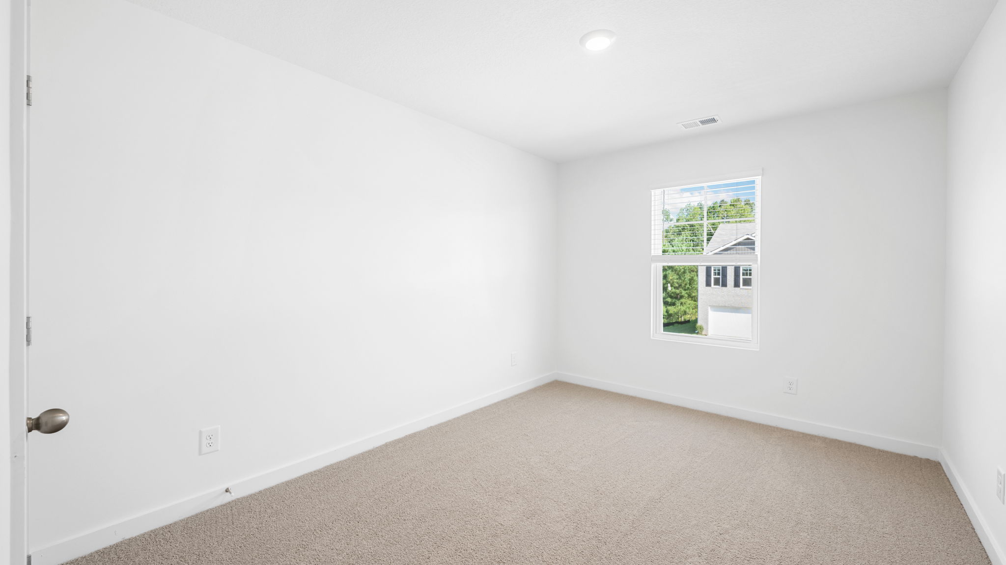 bedroomwith single window