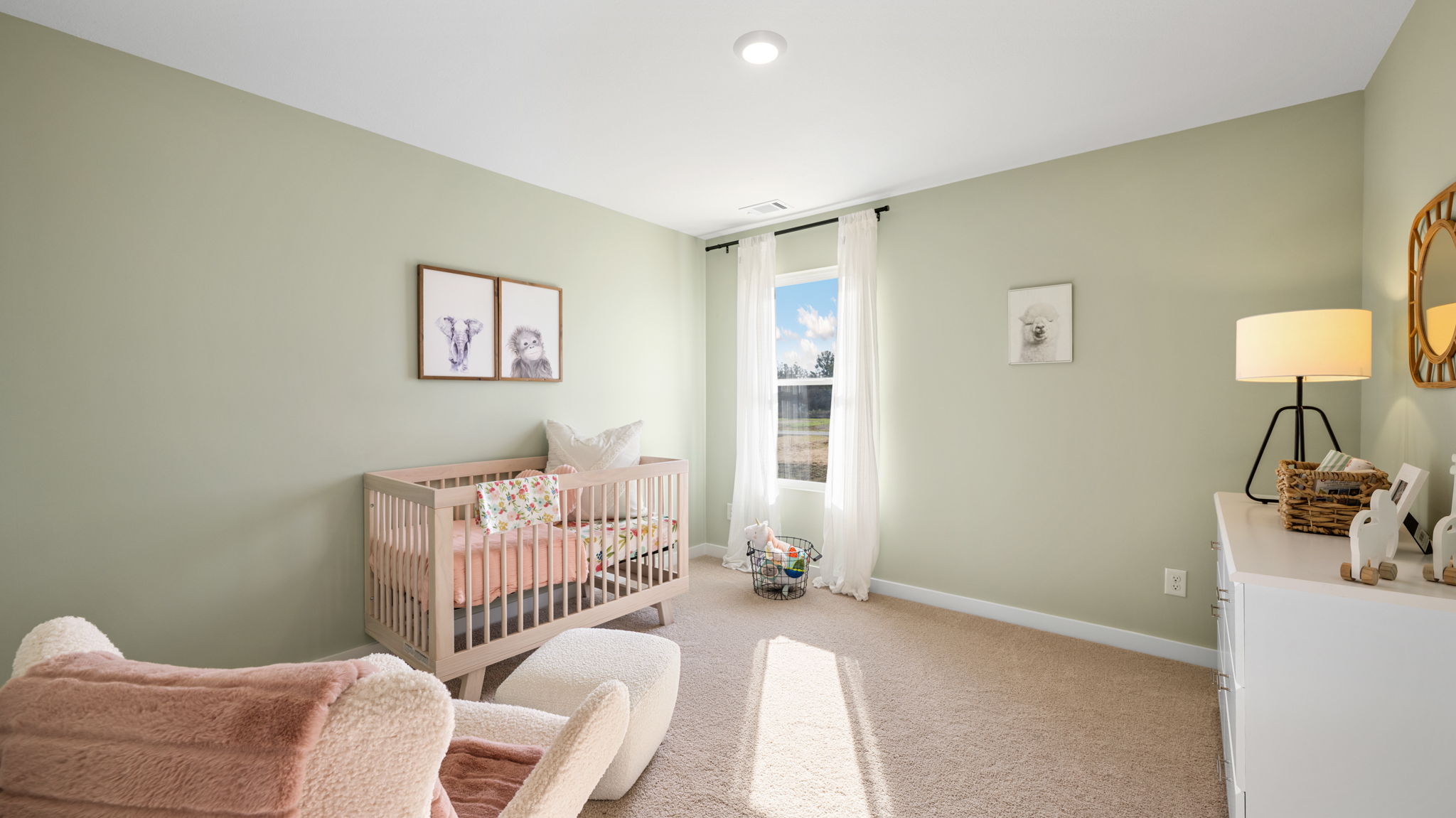 bedroom with single window