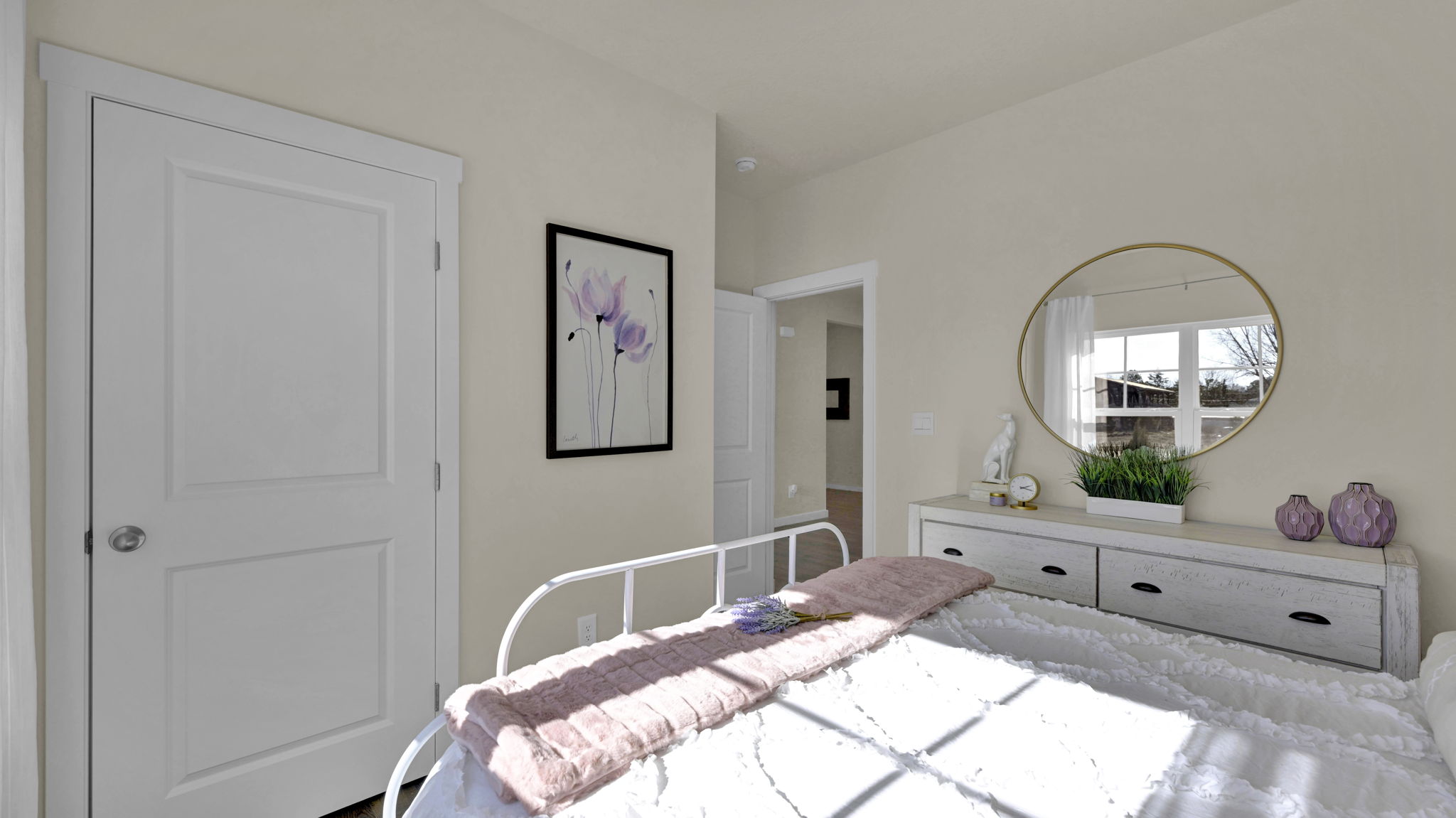 Guest bedroom with closet