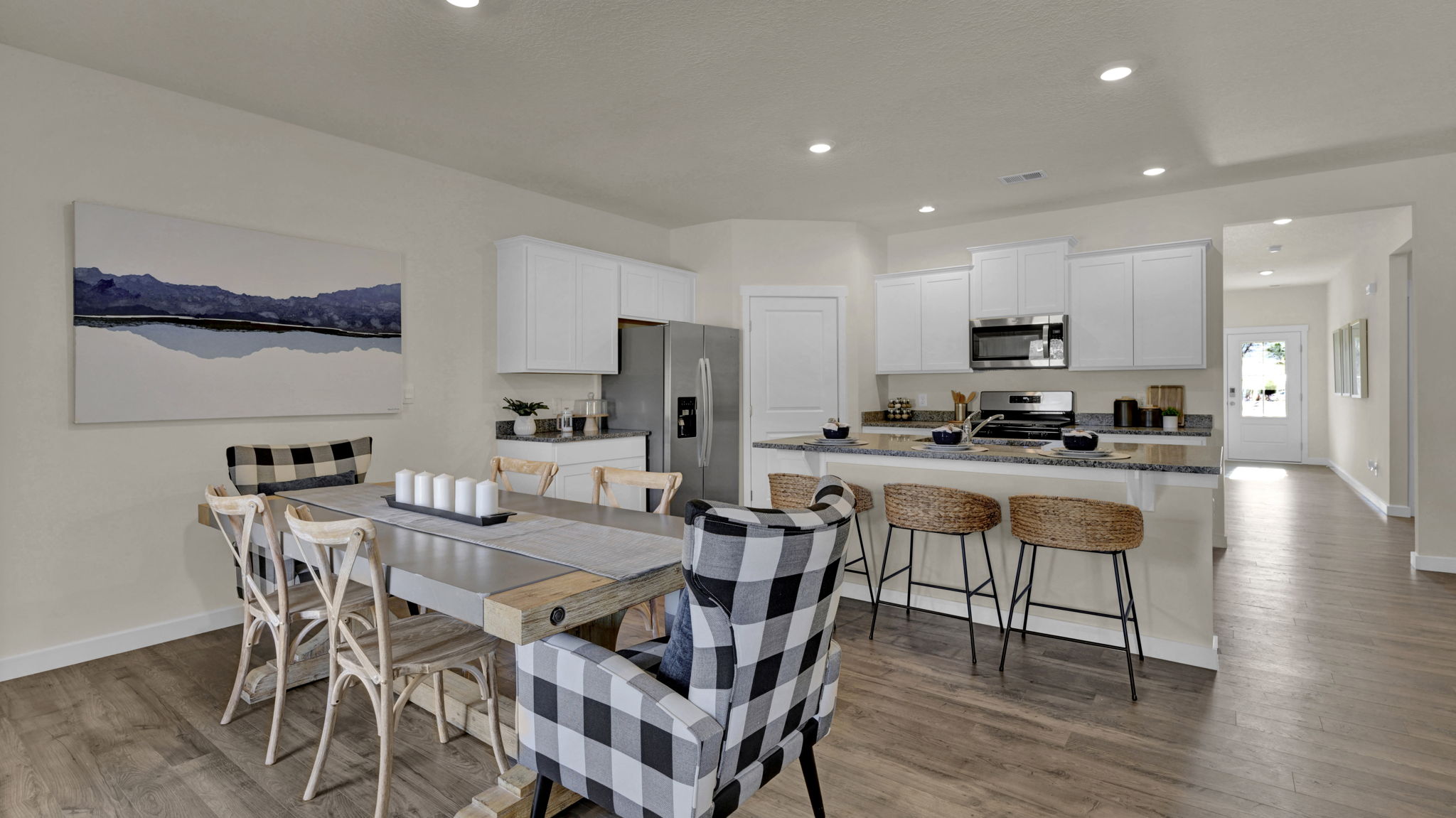 Dining area off kitchen