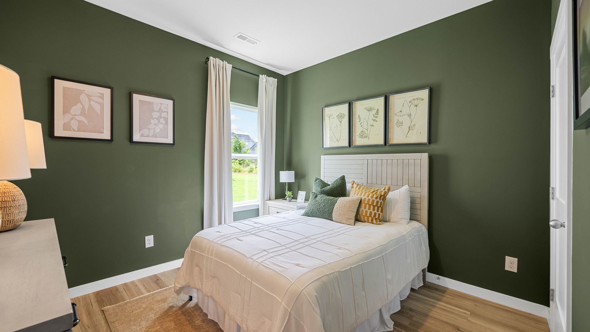 Guest room with single window