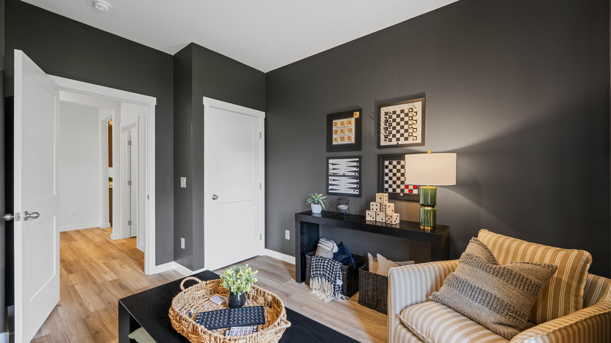 Guest room with closet