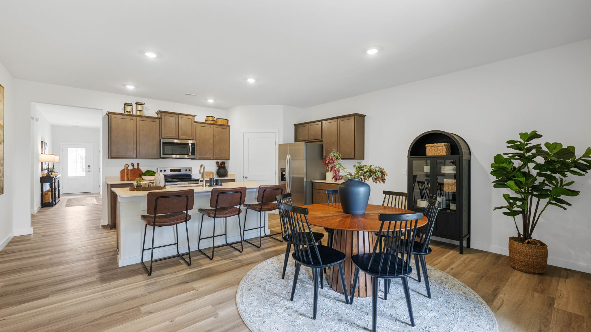 Dining area off kitchen