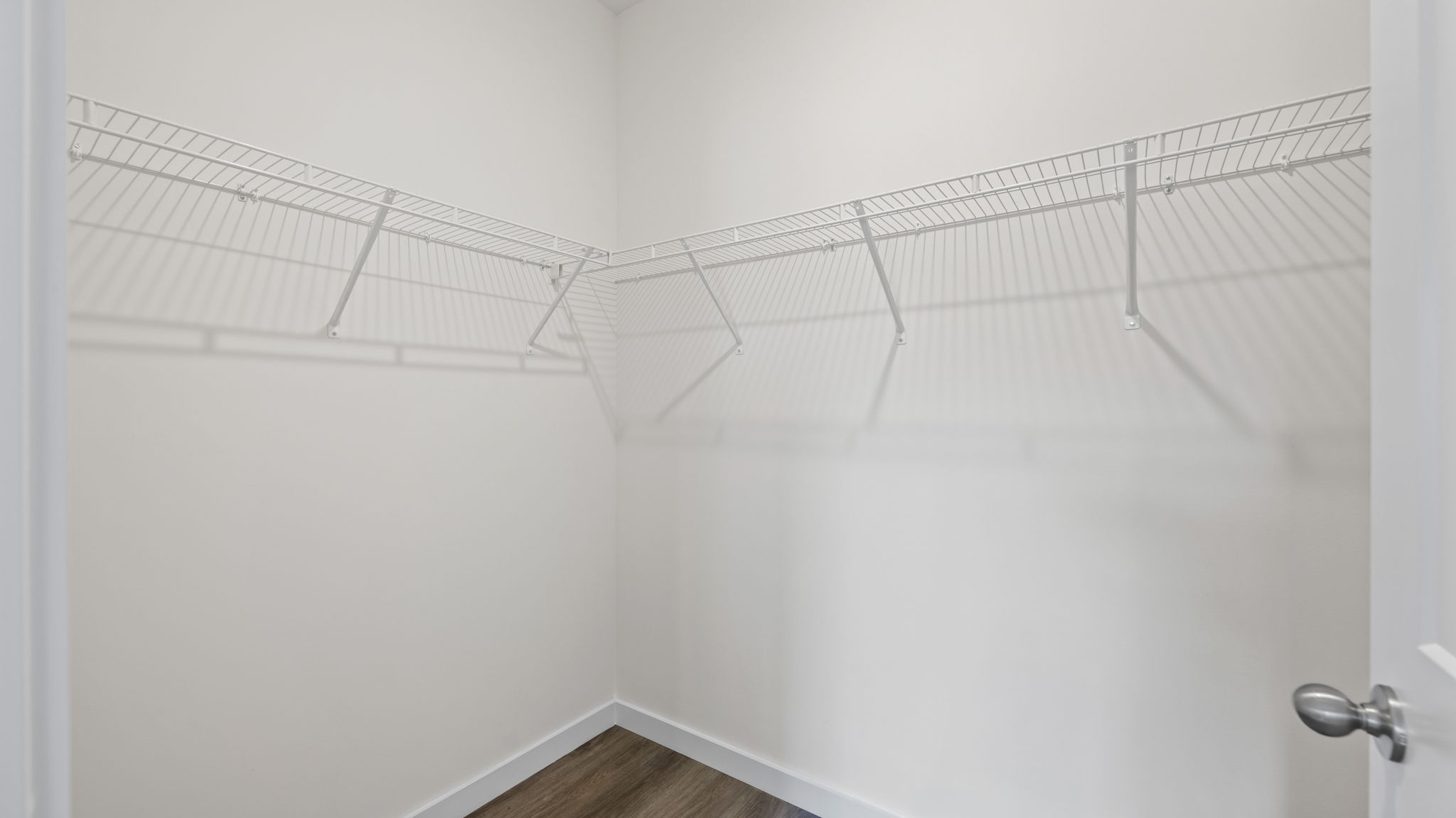 closet with shelving