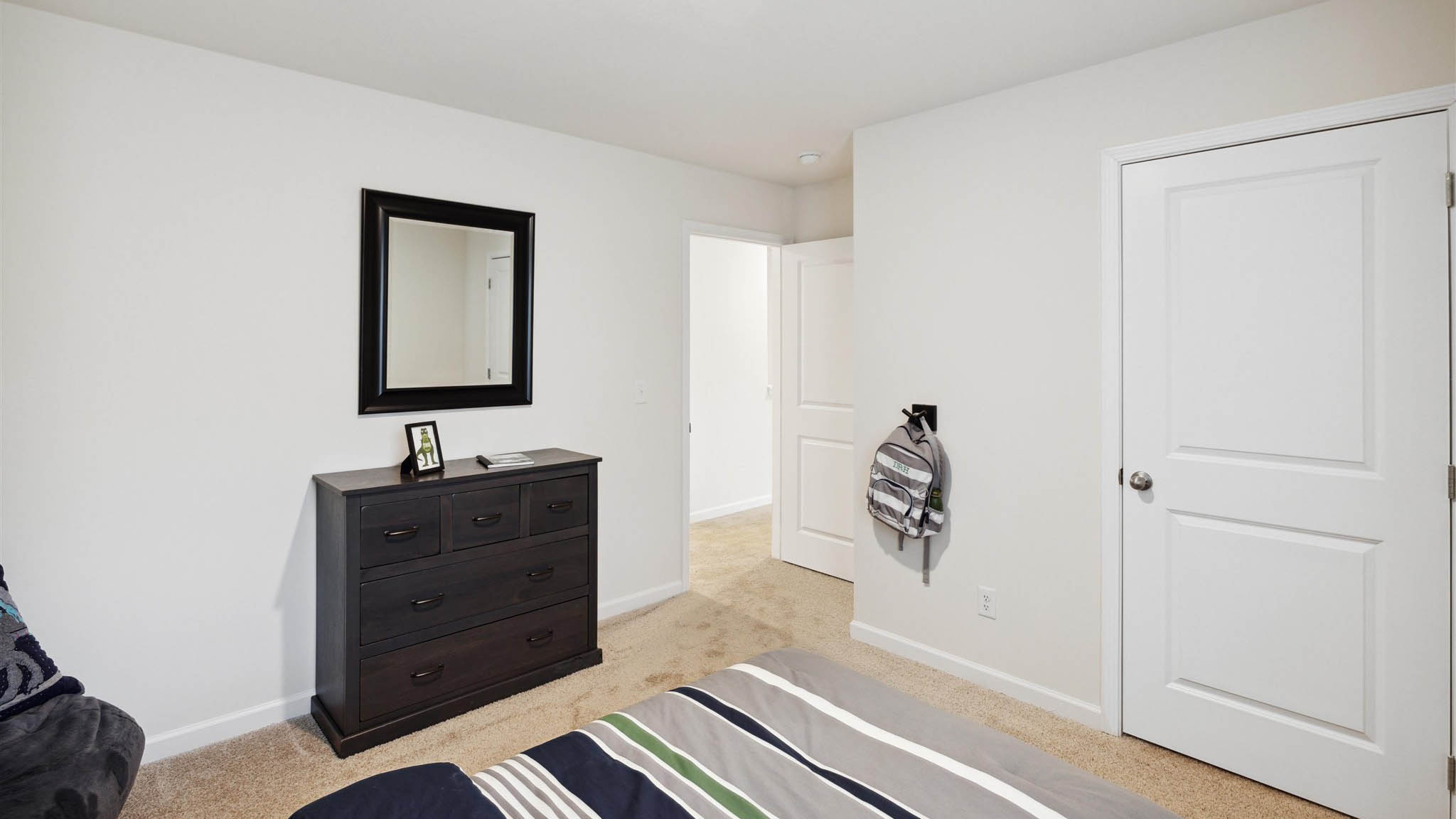 Guest bedroom with carpet