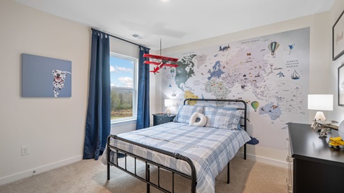 Guest bedroom with single window