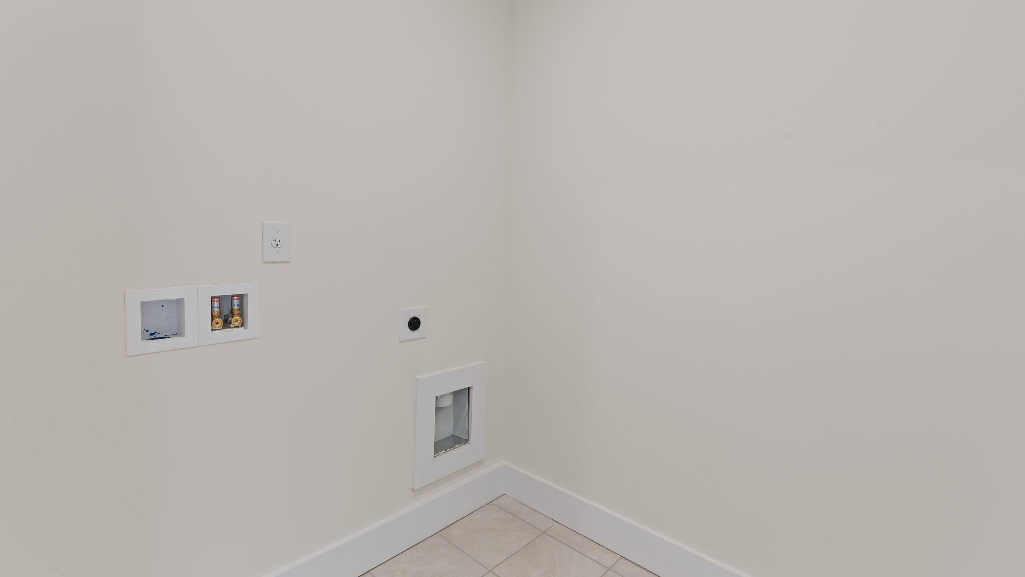 Laundry room with shelving