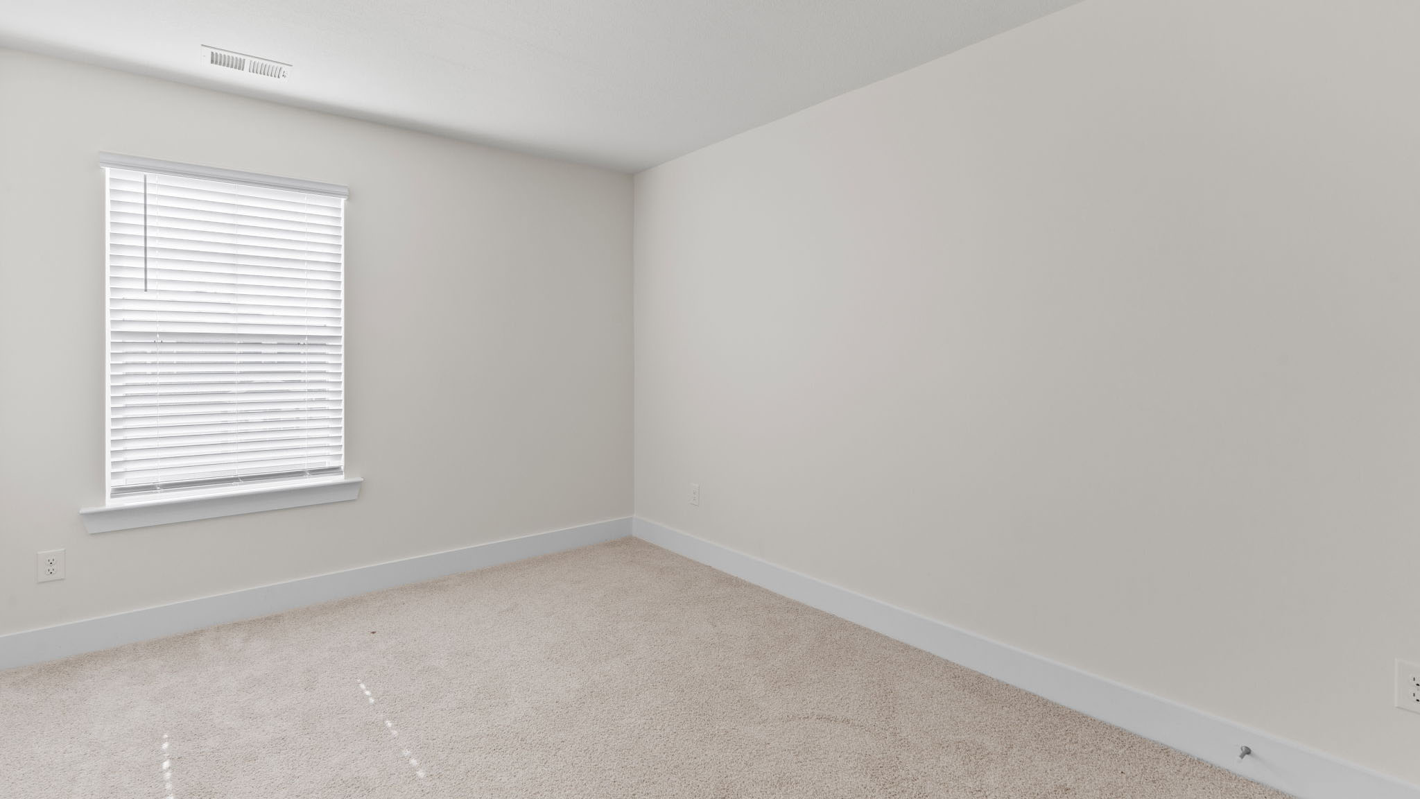 Guest room with single window