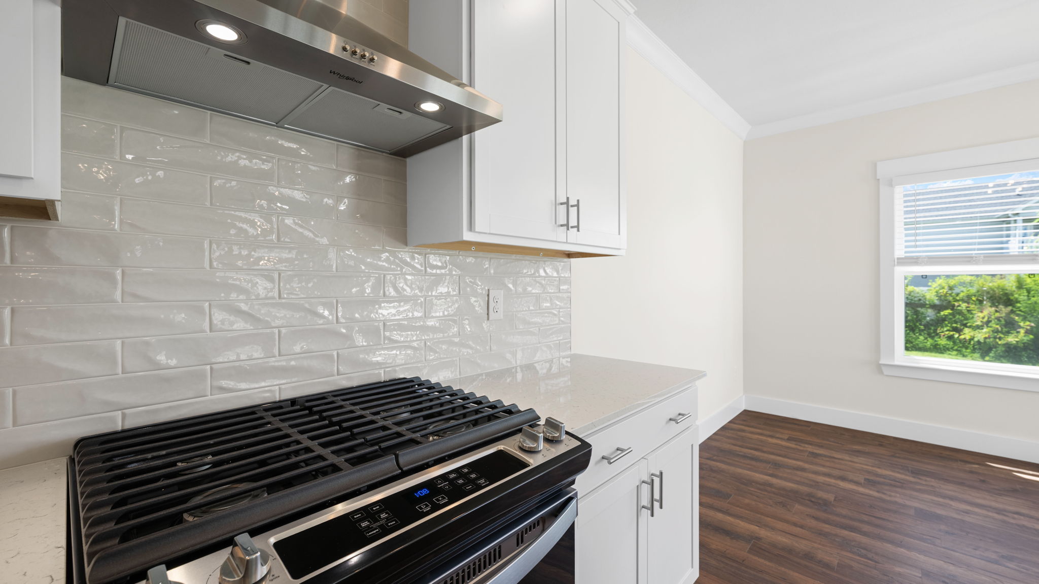 back plash in kitchen to ceiling