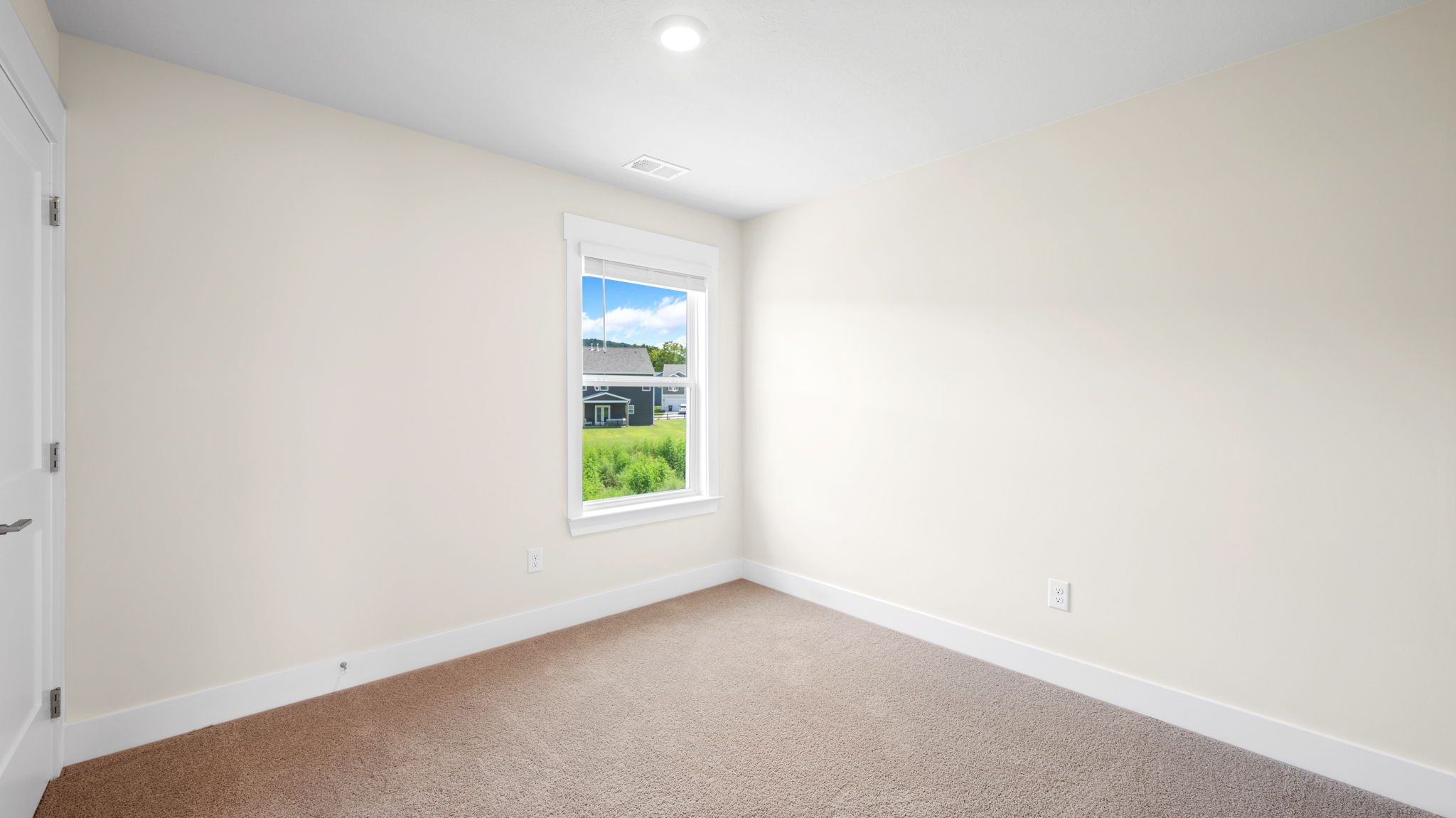 guest room with carpet
