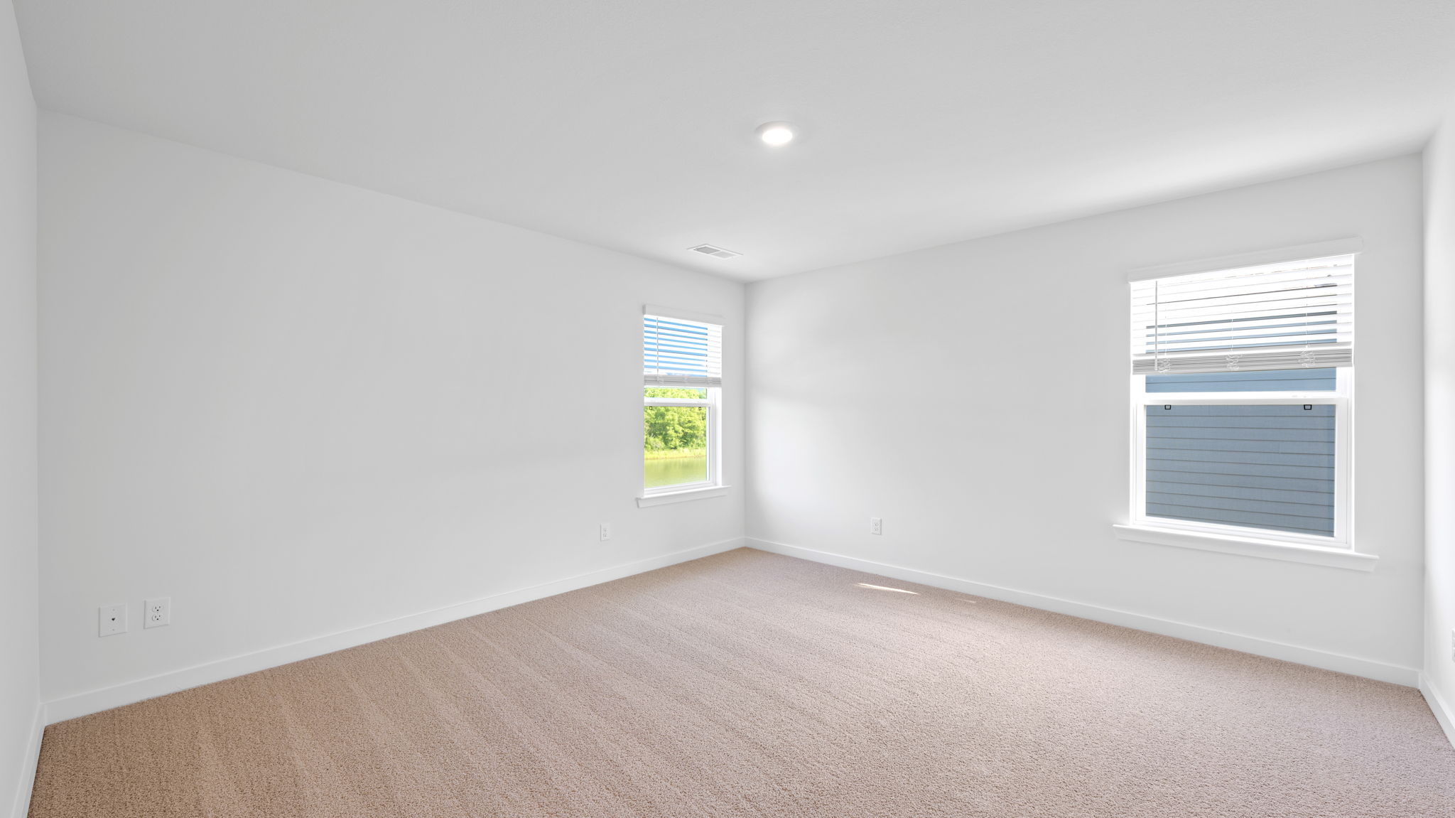 the bedroom has carpet and windows