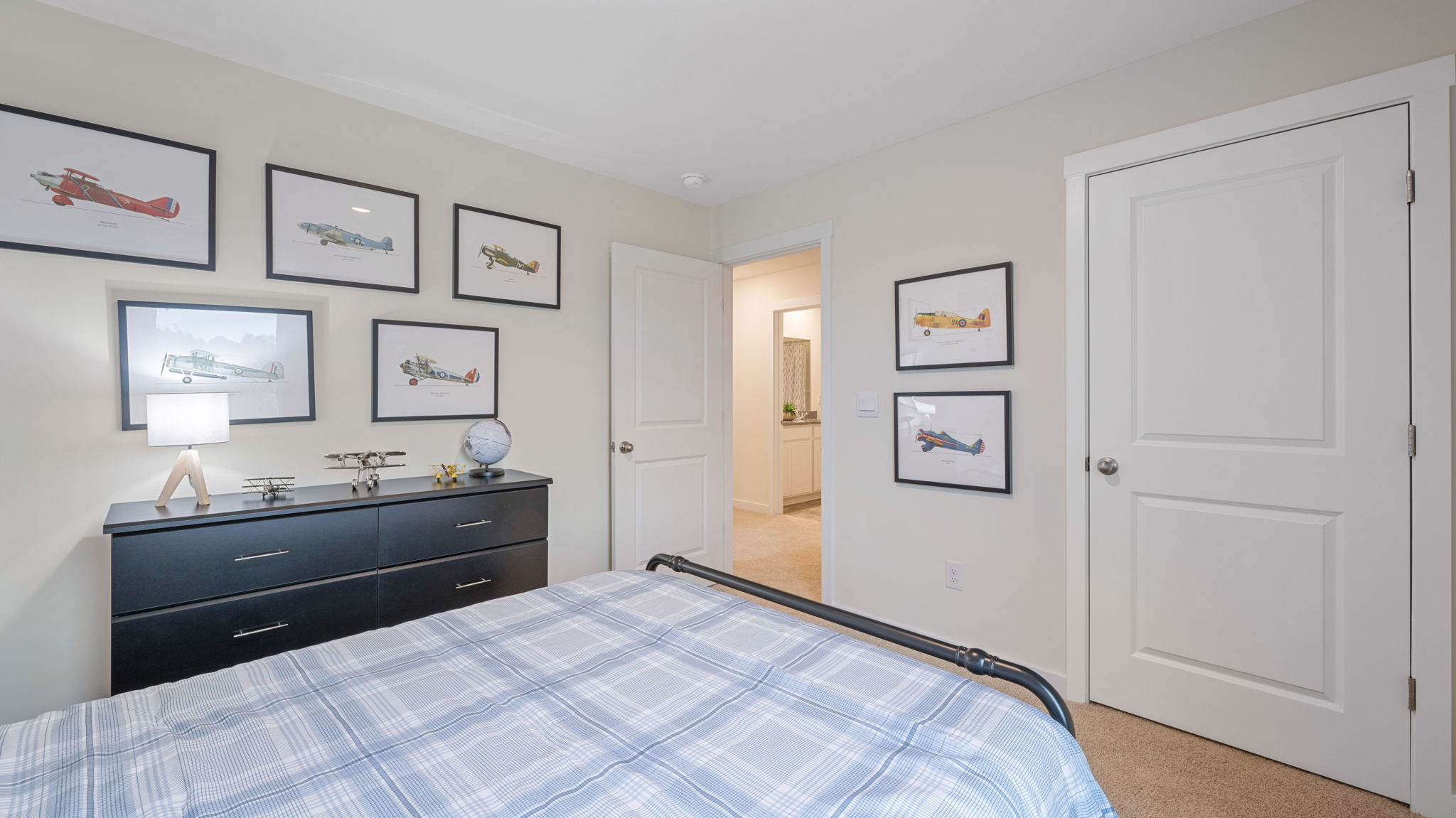 bedroom with single window and walk-in closet