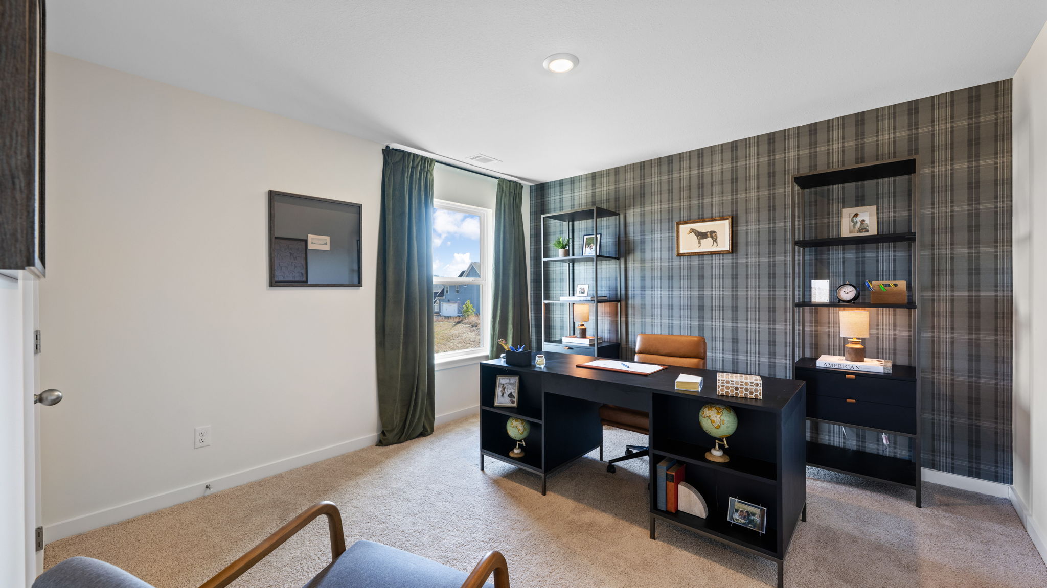 Guest bedroom with single window and carpet