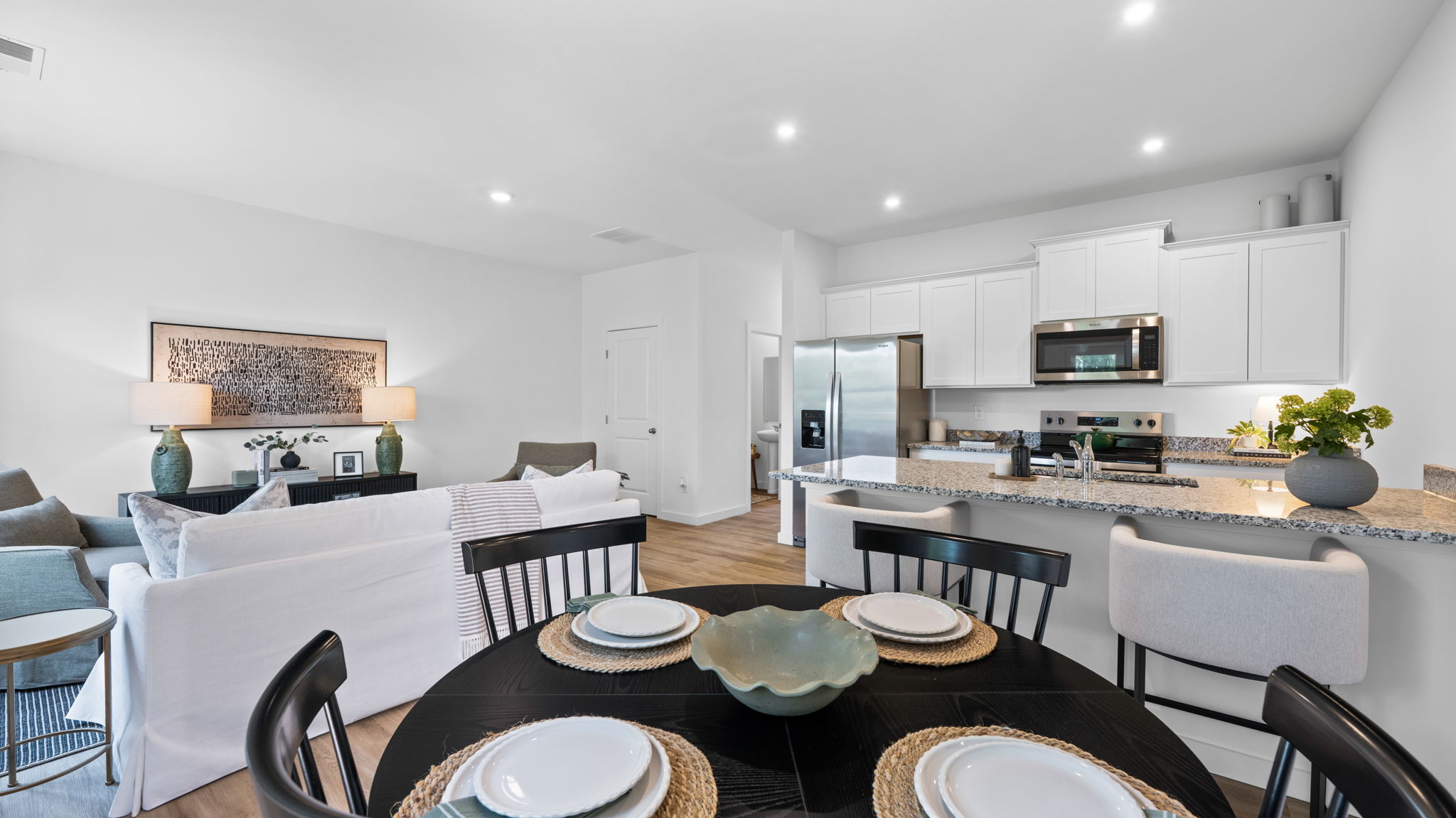 Dining area off kitchen