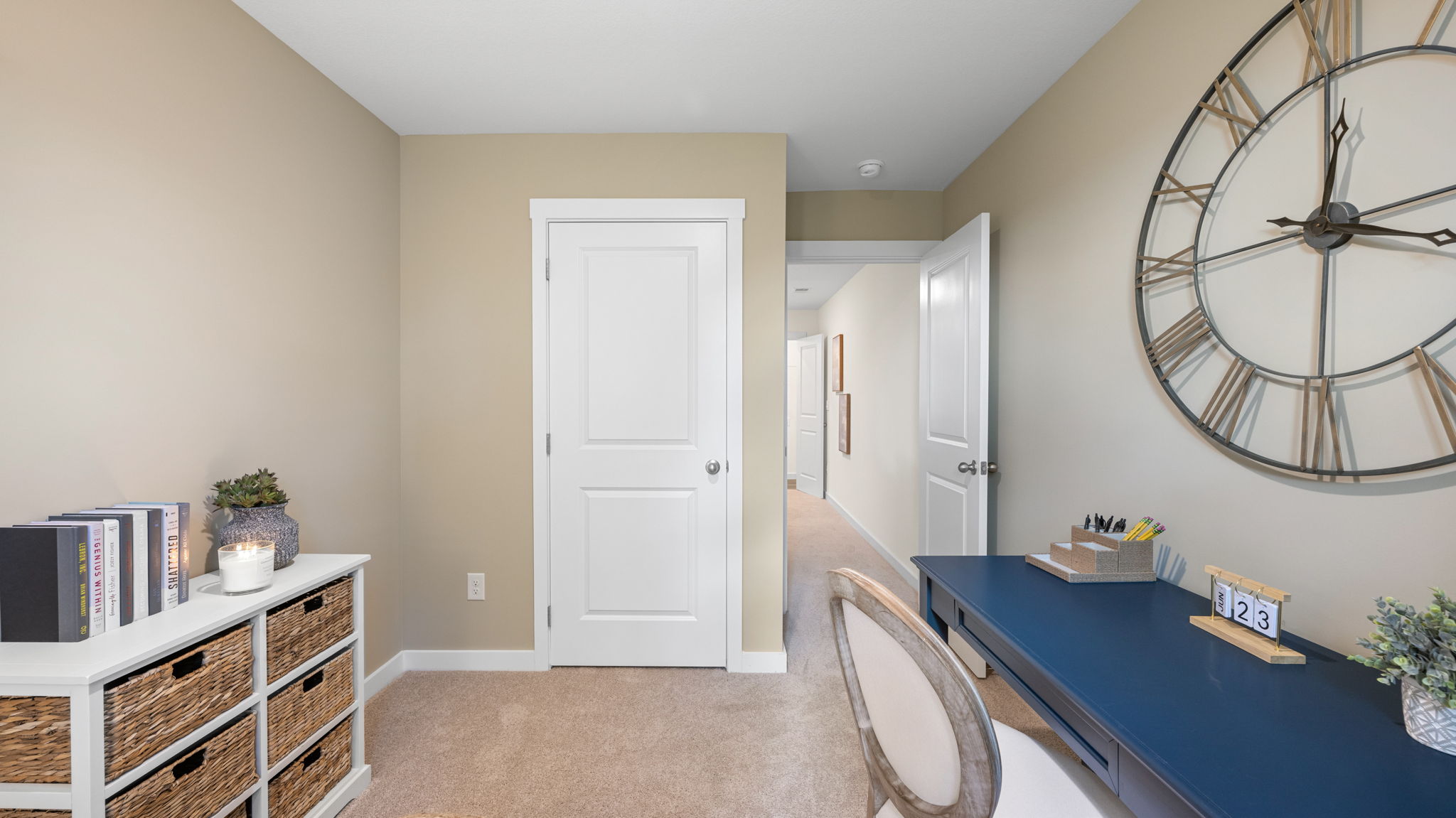 Guest room with closet