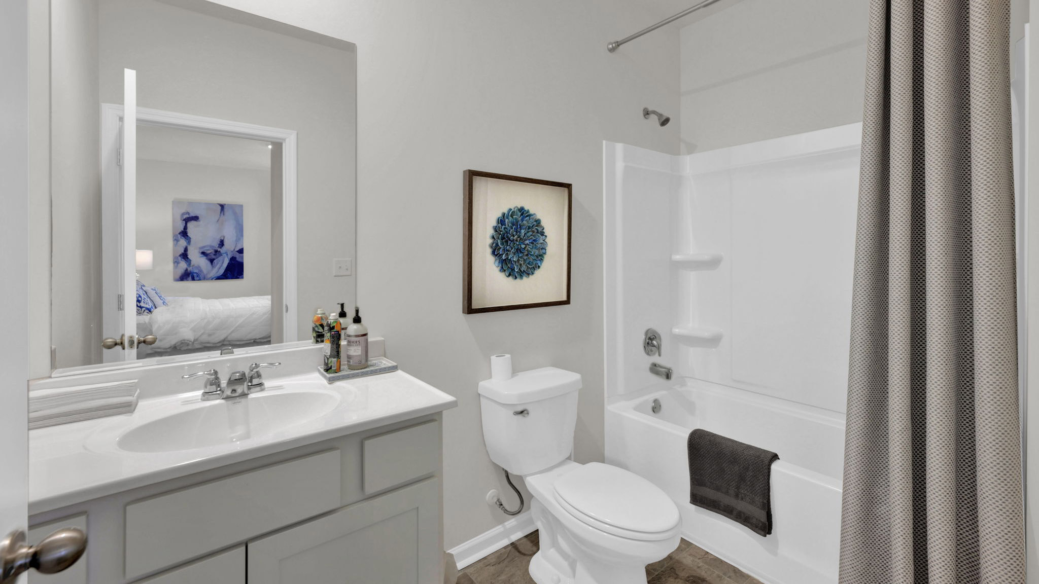 full bathroom with single vanity