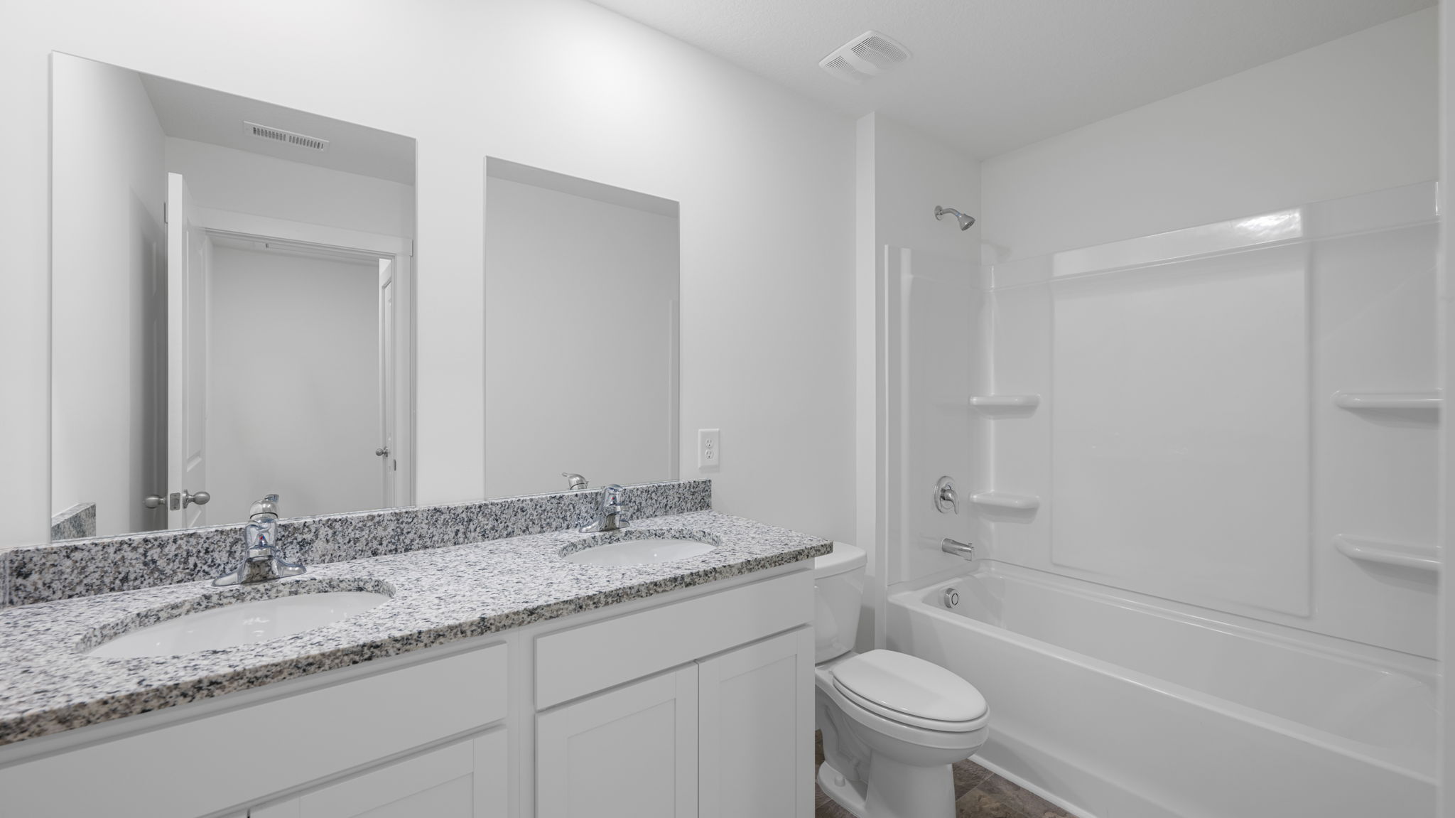 full bathroom with shower/ tub