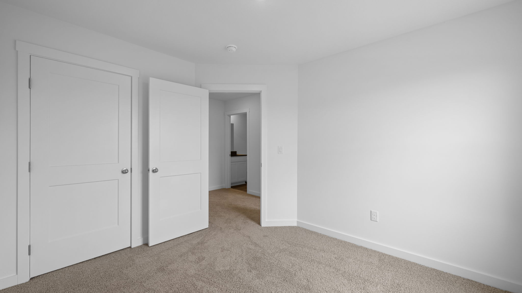 bedroom with single window and walk-in closet