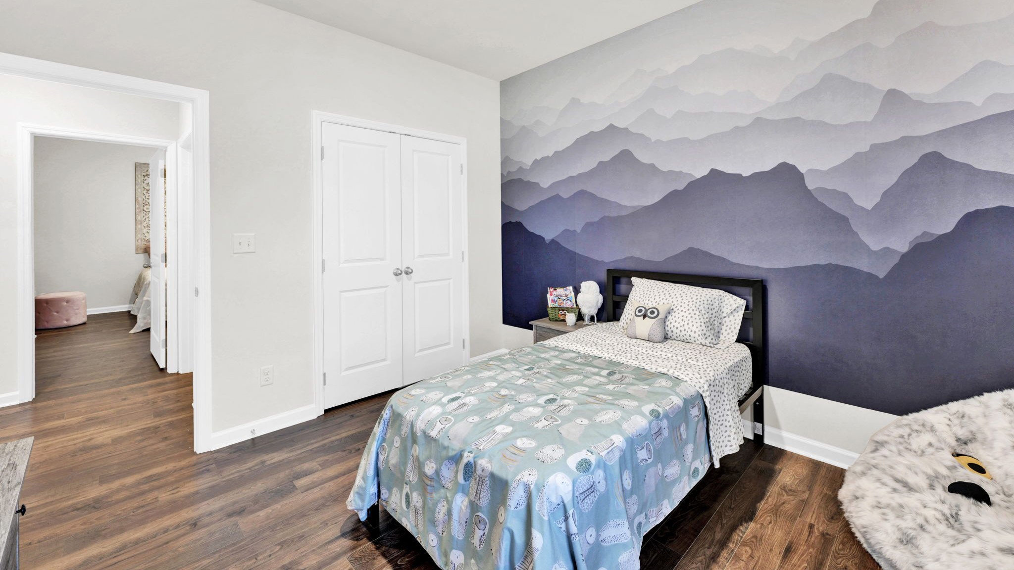 bedroom with single window and walk-in closet