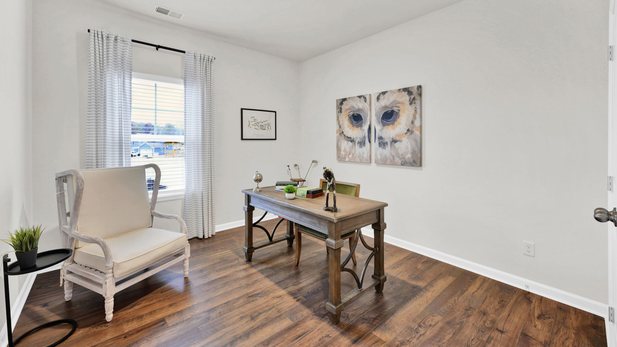 office/ flex room with single window and closet