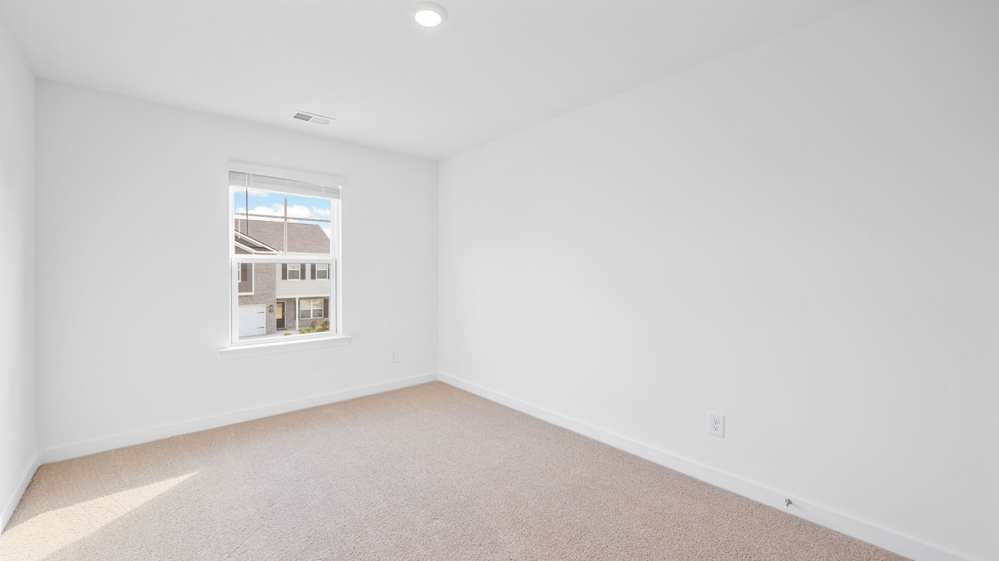 Guest room with carpet
