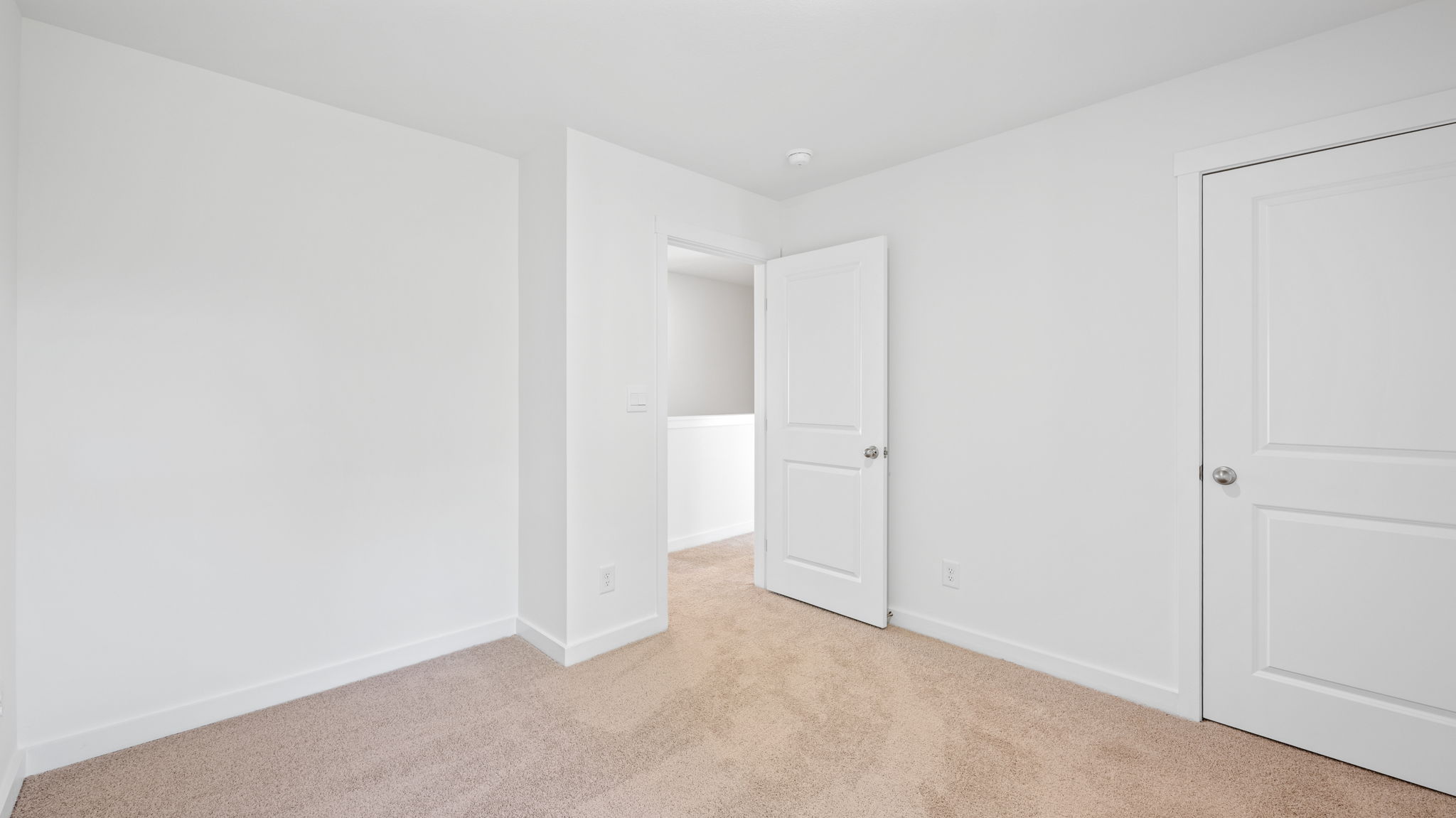Guest room with closet