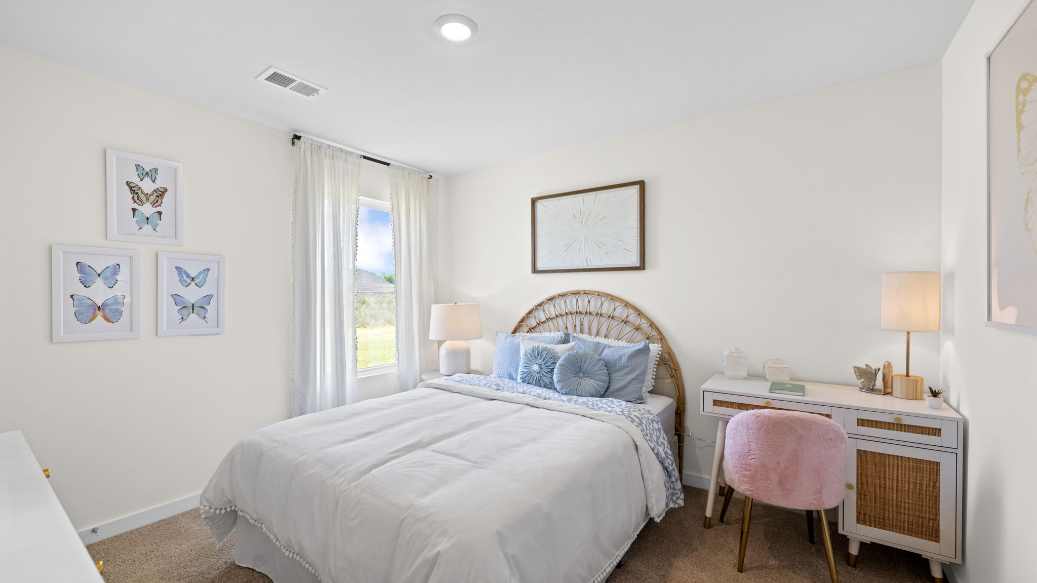bedroom with single window and closet