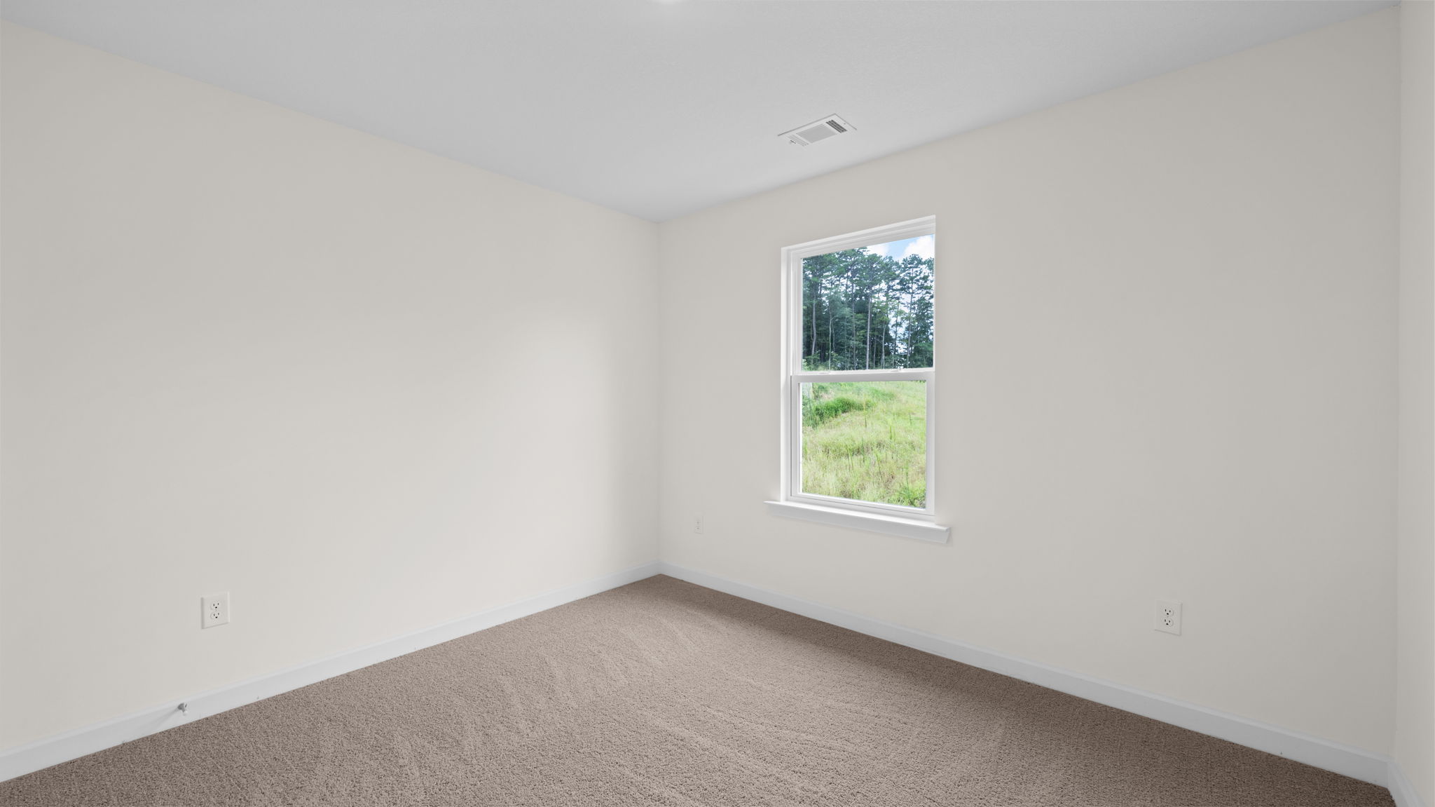 Guest bedroom with single window