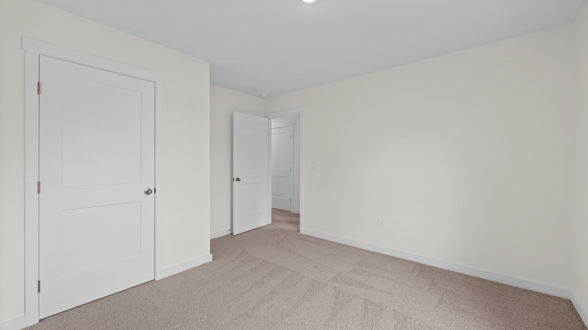 bedroom with closet