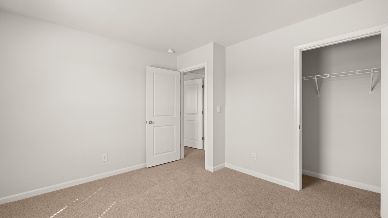 bedroom with single window and closet