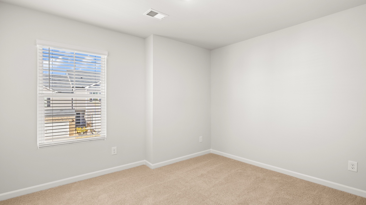 bedroom with single window and closet