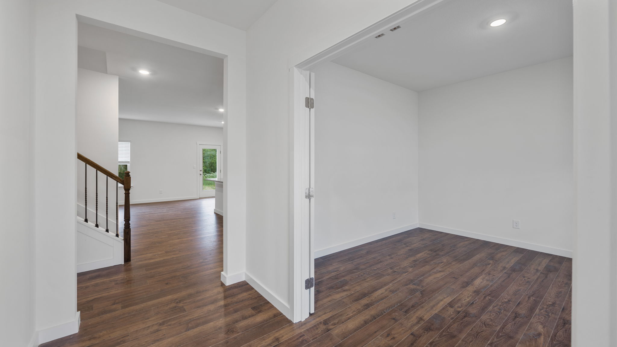 office with double window and double door