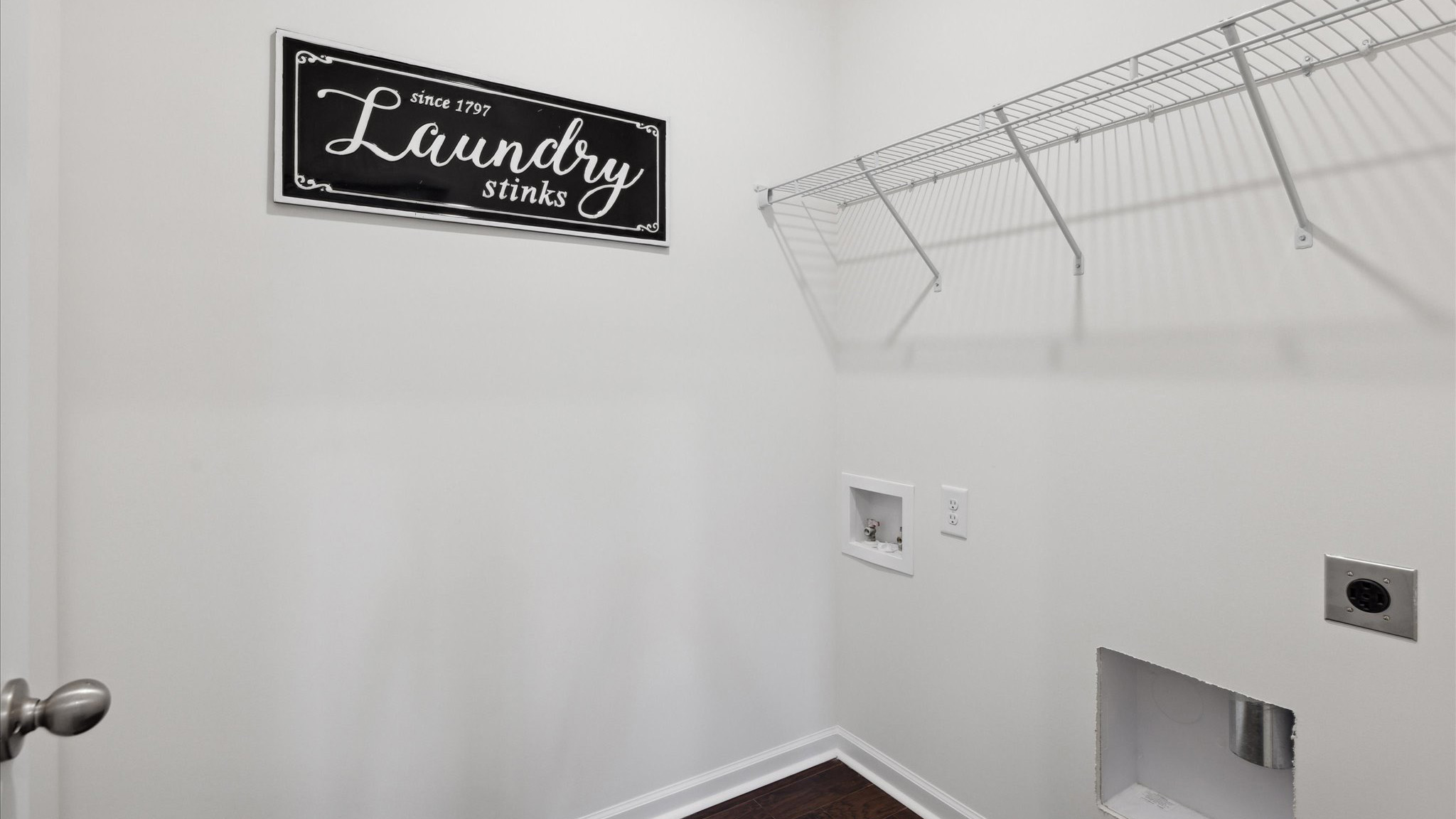 laundry room with washer and dryer connections