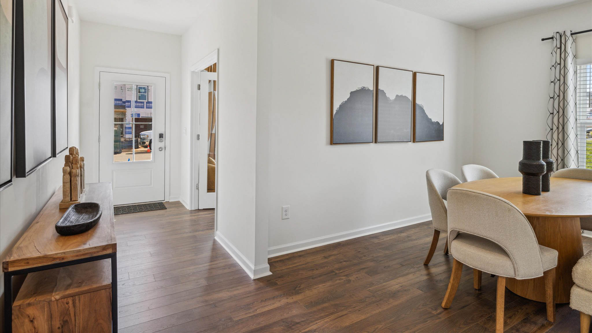 Front foyer and entryway space