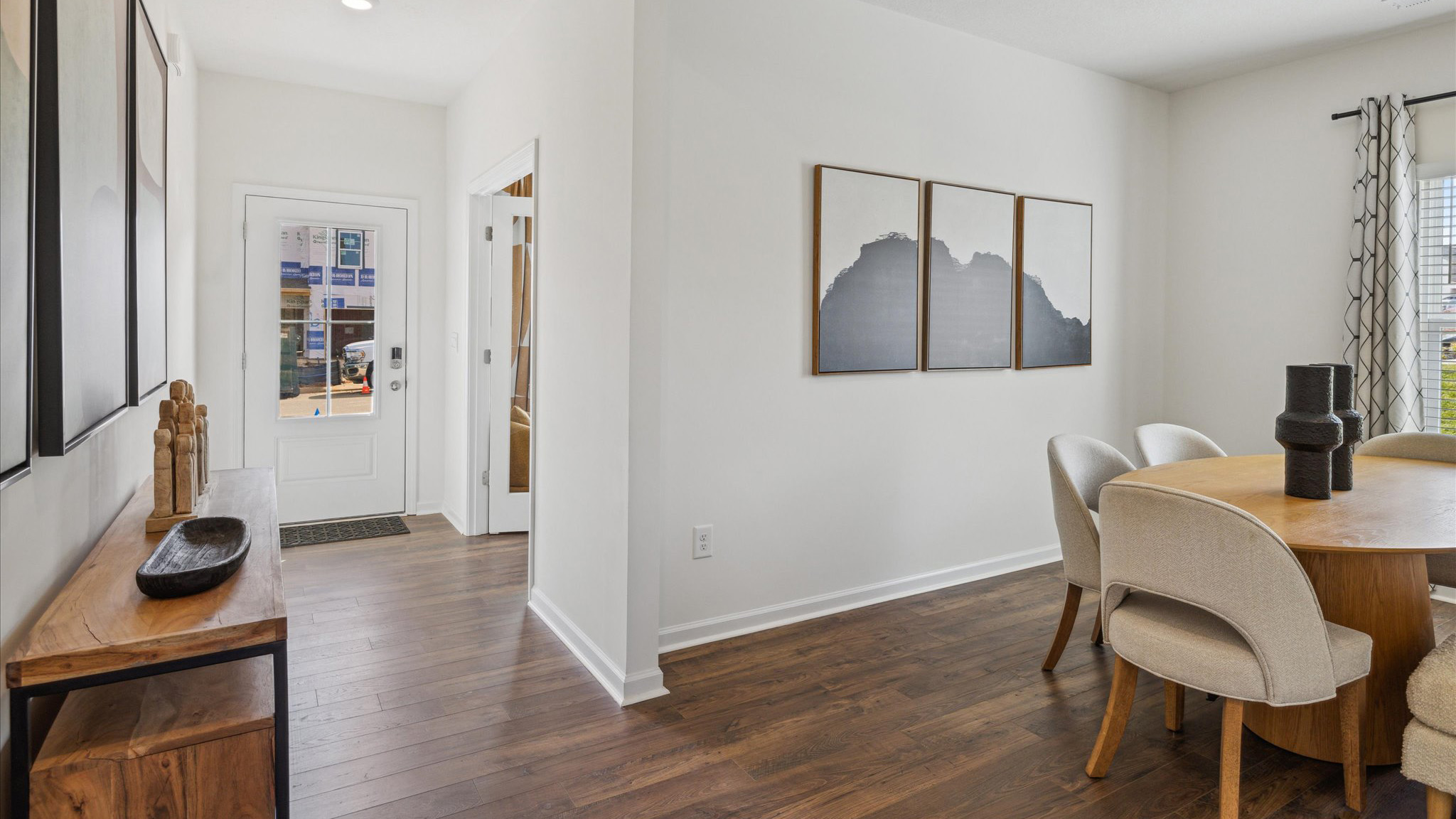 Front foyer and entryway space