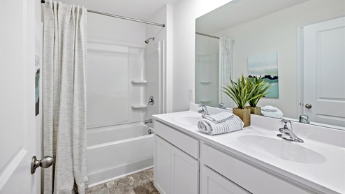 Attached guest bathroom with tub