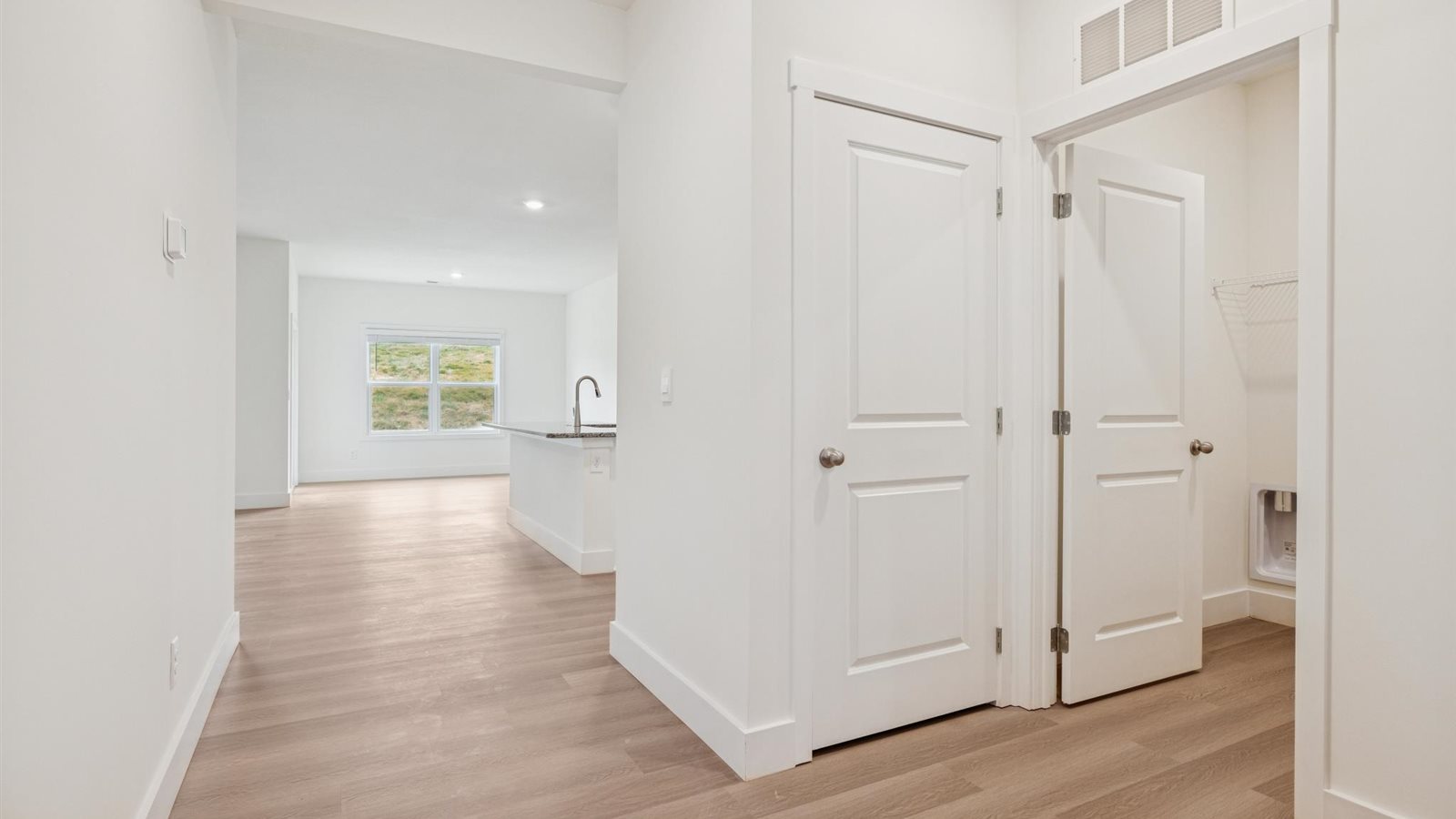 Spacious front foyer and entryway space