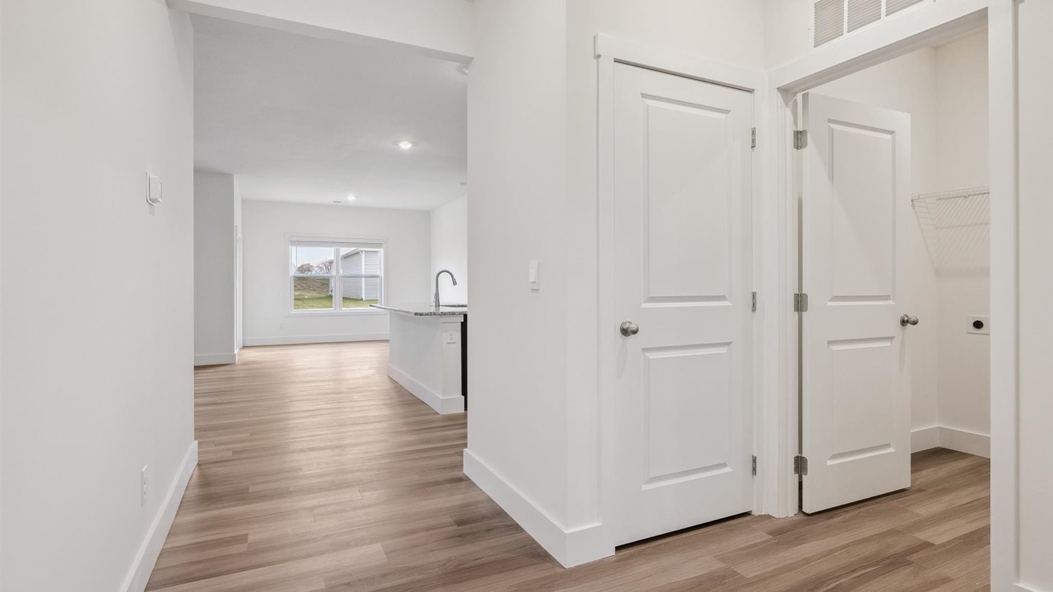 Front foyer and entryway space