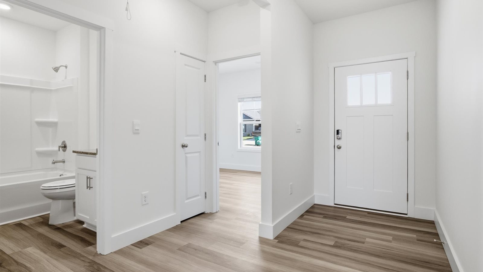 Front foyer and entryway space