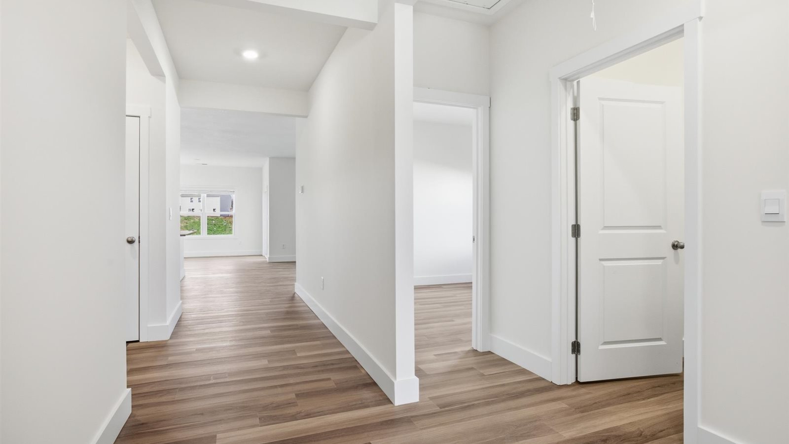 Front foyer and entryway space