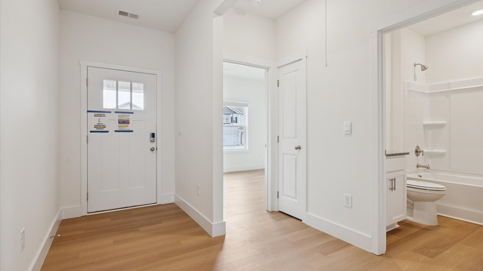 Front foyer and entryway space
