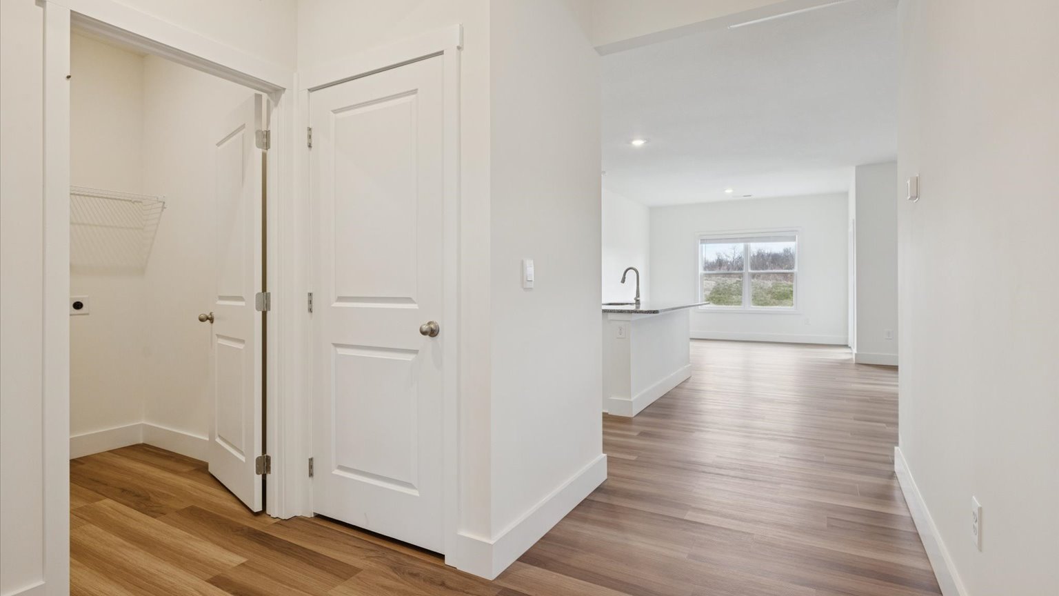 Front foyer and entryway space